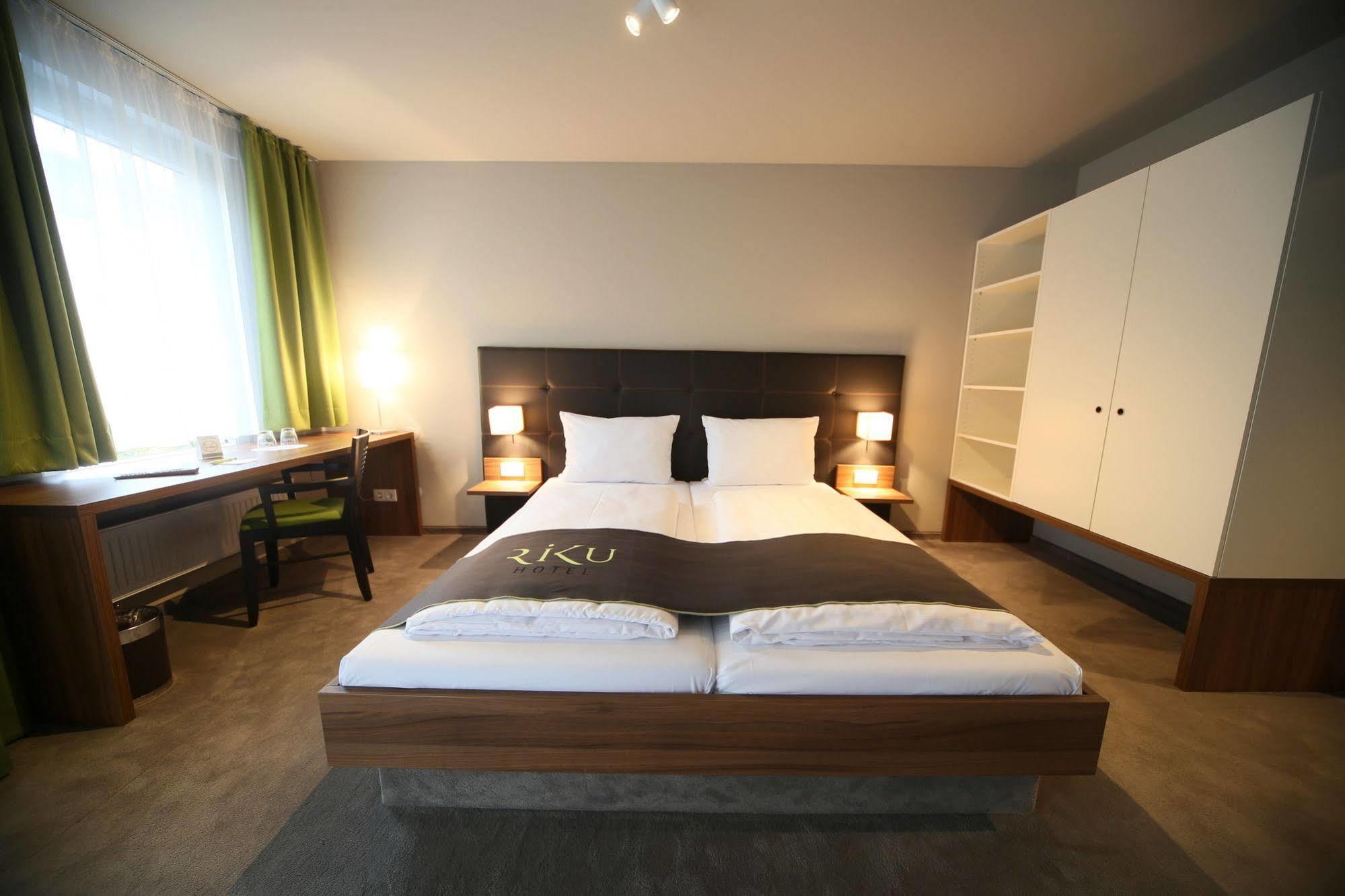 Riku Hotel Neu-Ulm Buitenkant foto
