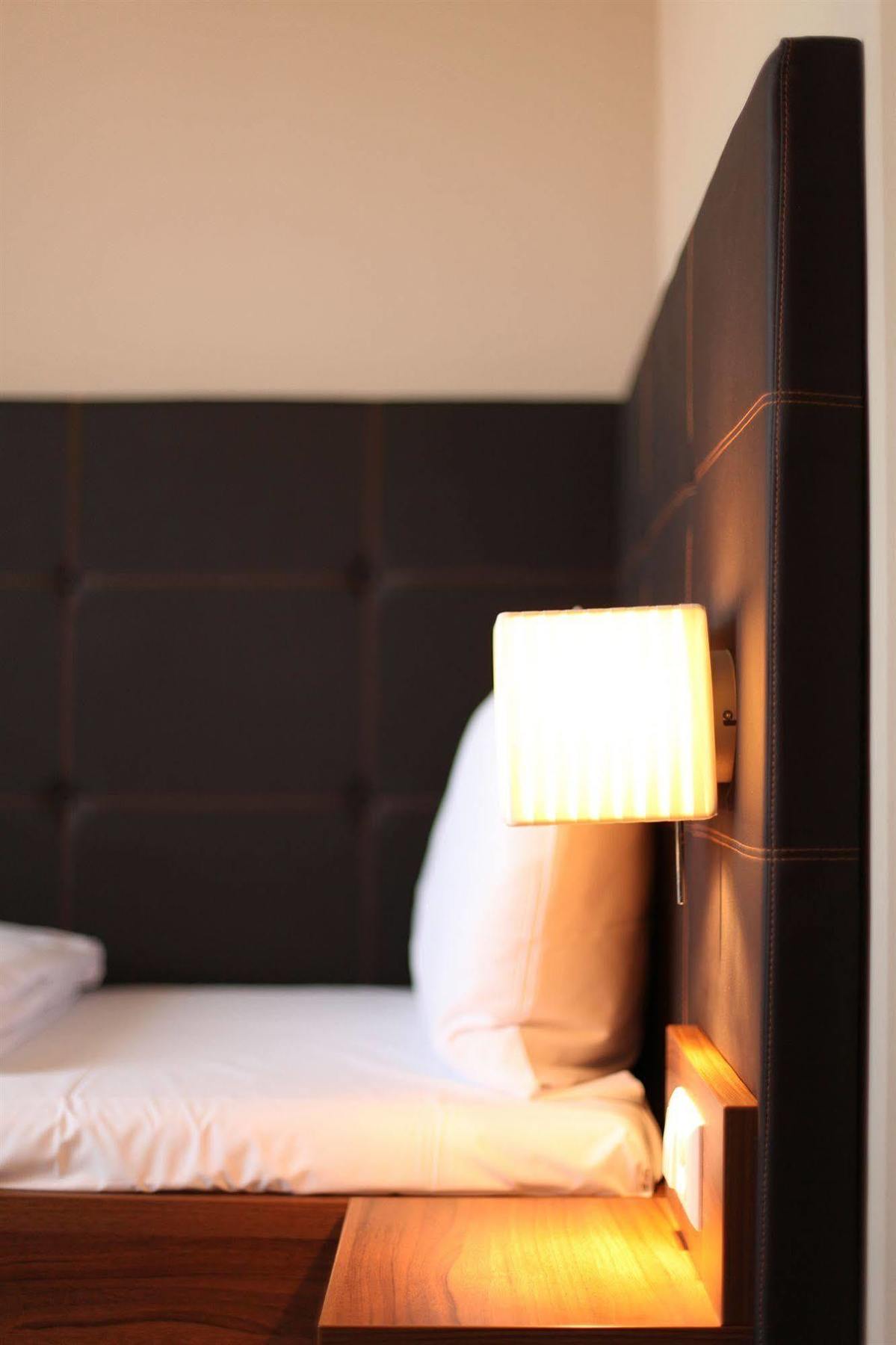 Riku Hotel Neu-Ulm Buitenkant foto