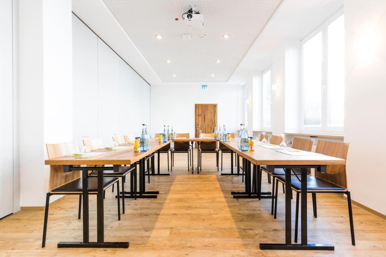 Riku Hotel Neu-Ulm Buitenkant foto