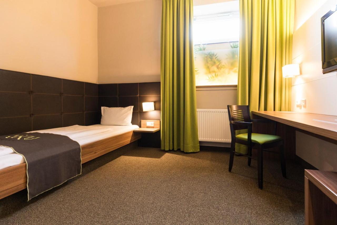 Riku Hotel Neu-Ulm Buitenkant foto